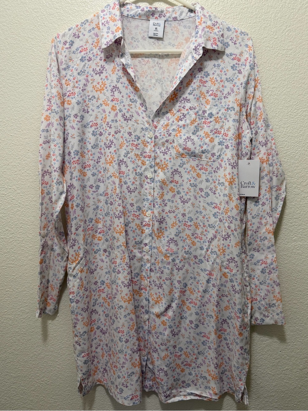 Croft & Barrow white floral button down sleepshirt, XS< NWT